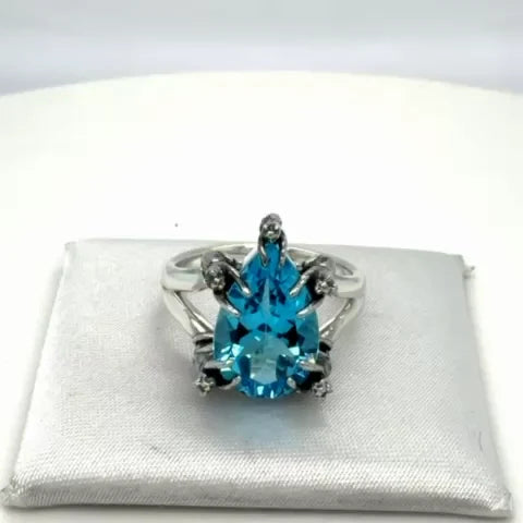 The Classic Cat Prong Ring
